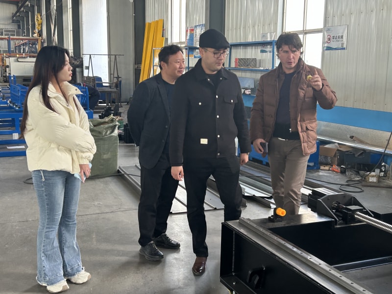 俄羅斯客戶實地考察工廠三臺設(shè)備成功簽約合作未來長期合作可期