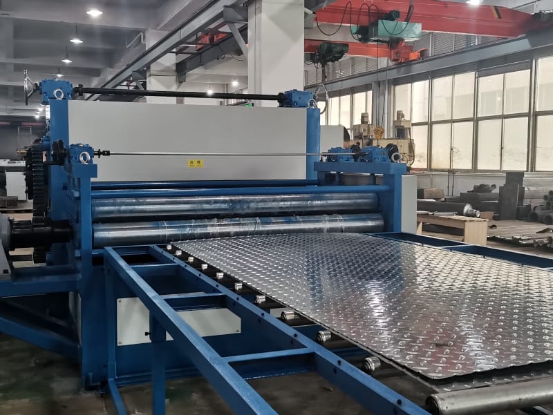 滄州中拓機(jī)械蛇年首單！柳葉型壓花機(jī)設(shè)備遠(yuǎn)銷巴西