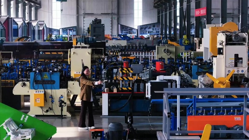 1763448794176020.jpg 2025泊頭工業(yè)探訪中拓冷彎.mp4_20251117_111950.207.jpg